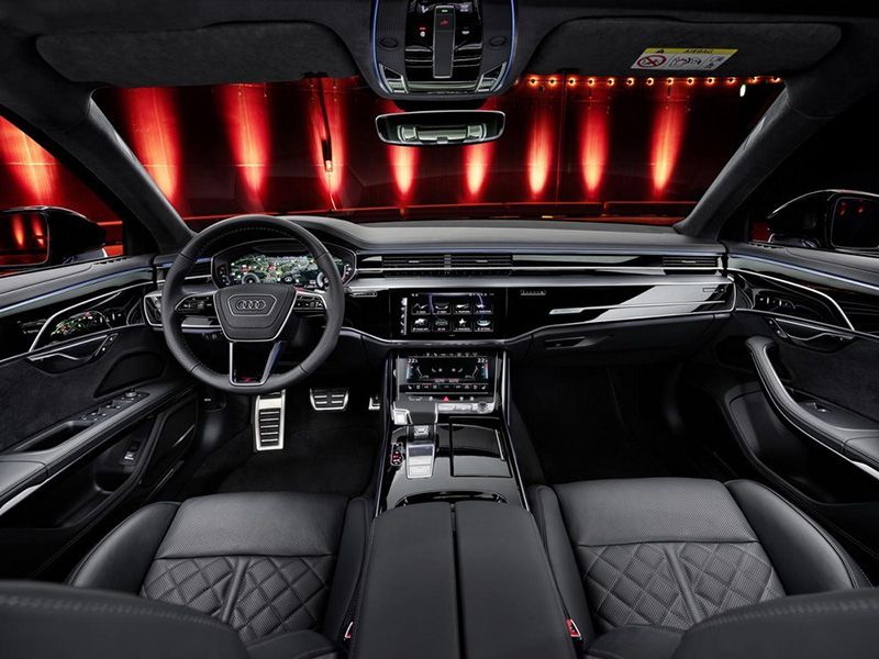 Khoang lái của Audi A8 2022 được bổ sung thêm 2 màn hình cảm ứng 