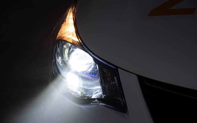 Bảo dưỡng đèn pha ô tô là một việc không thể thiếu trong quá trình bảo trì xe