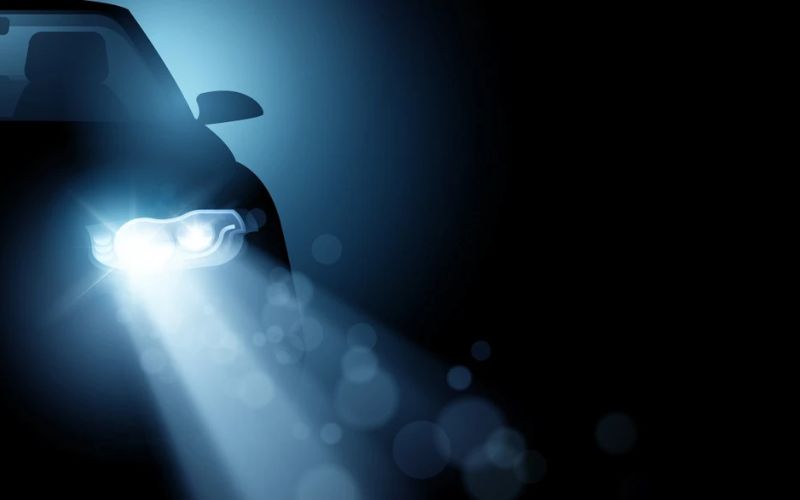 Đèn pha hoạt động dựa vào việc cung cấp điện năng cho bóng đèn tạo ra ánh sáng