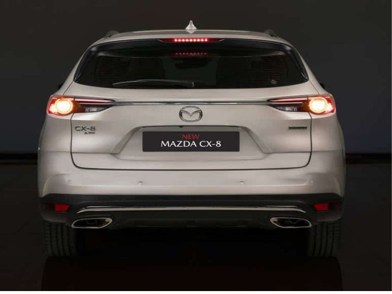 Đuôi xe Mazda CX-8 tạo cảm giác vững chãi, an toàn