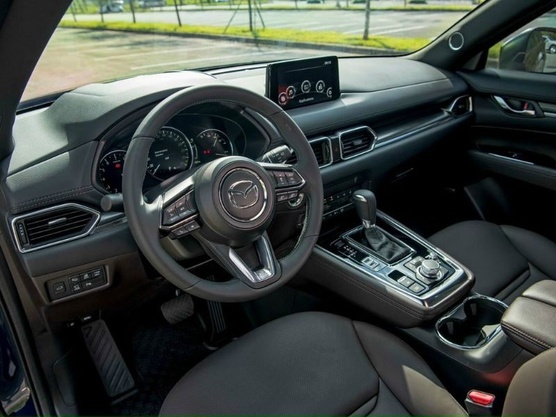 Vô lăng 3 chấu Mazda CX-8 duy trì kiểu dáng phiên bản trước