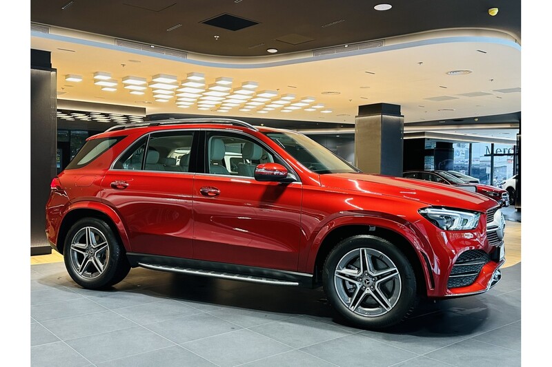 Hệ thống kính xe Mercedes GLE 450 được làm từ chất liệu cách âm và cách nhiệt cao cấp