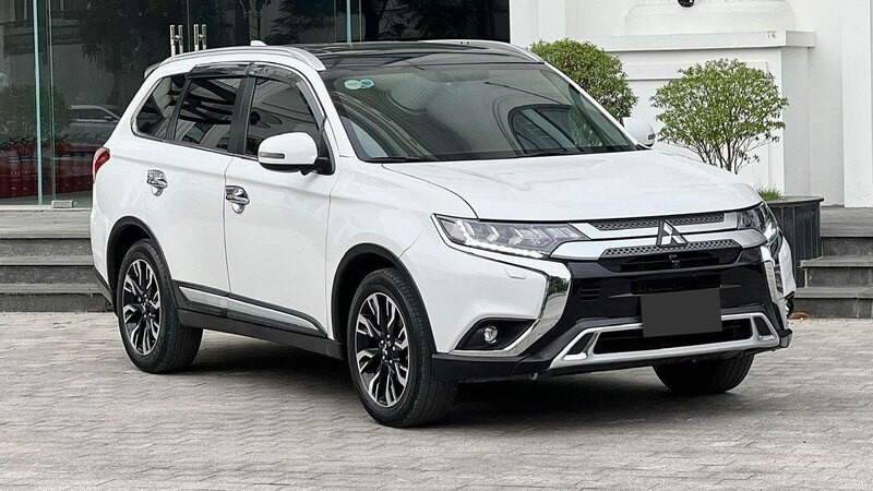 Mitsubishi Outlander 2024 có ngoại hình to lớn, vạm vỡ