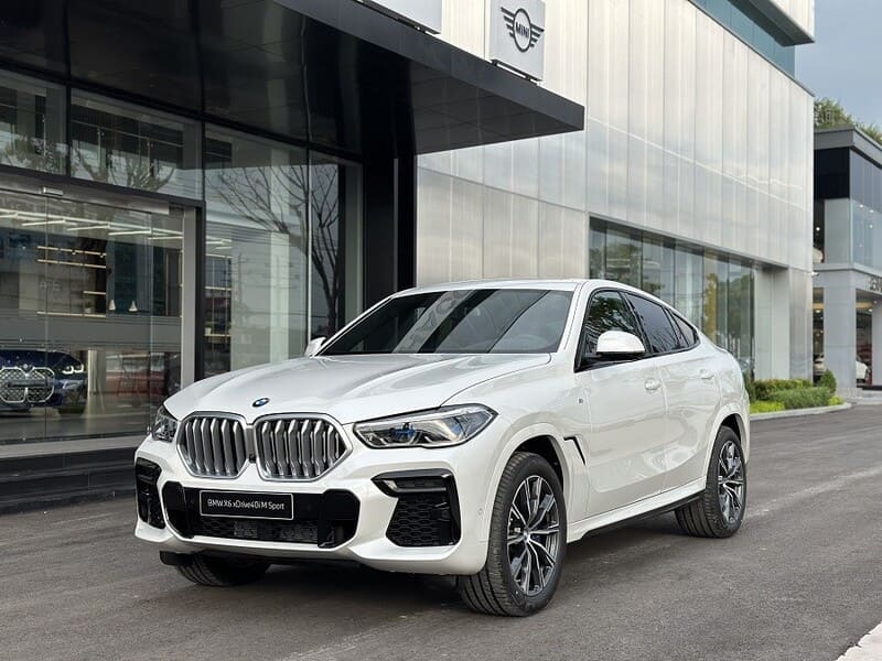 BMW DÒNG 5 CHỖ GẦM CAO VẬN HÀNH MẠNH MẼ TIẾT KIỆM NHIÊN LIỆU