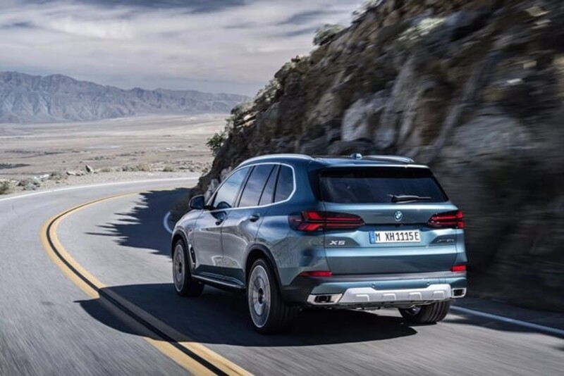 BMW X5 sở hữu cụm đèn hậu hình chữ L