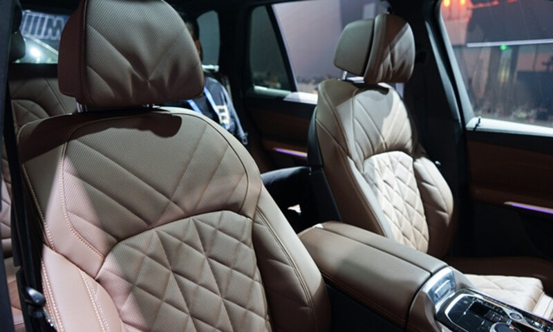Ghế bọc da cao cấp bên trong BMW X5