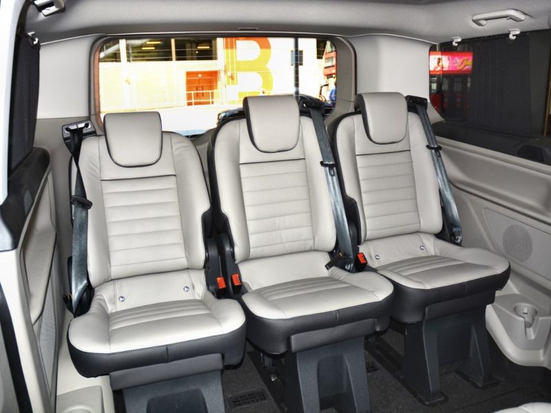 Hàng ghế của Ford Tourneo mang lại sự thông thoáng và thoải mái cho khách hàng  