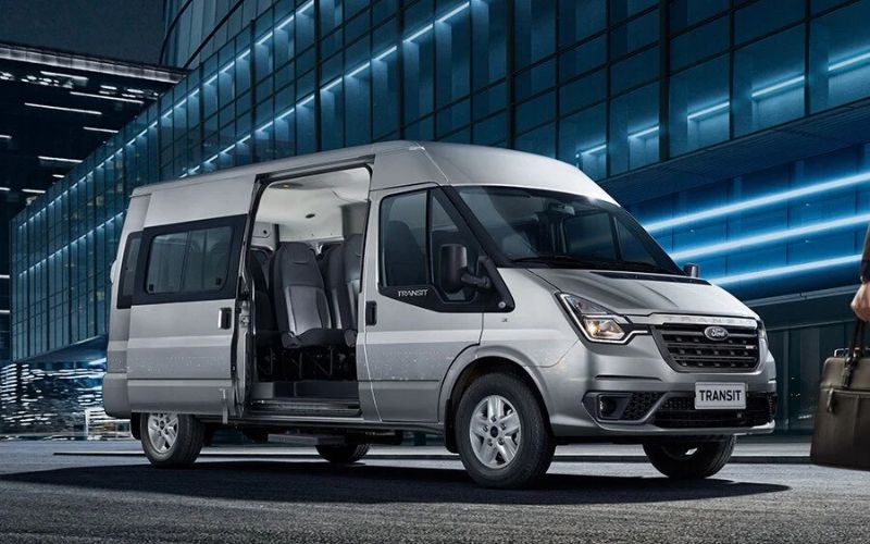 Ford Transit có nội thất ấn tượng kết hợp cùng tiện nghi hiện đại