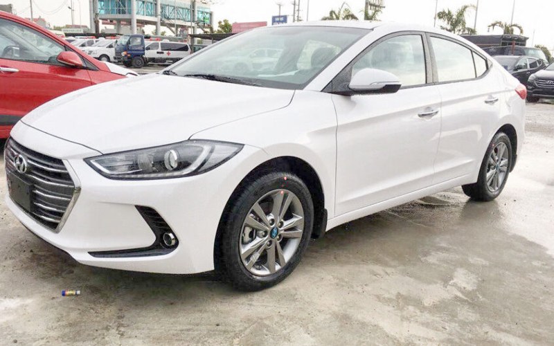 Đầu xe Hyundai Elantra 2016 có sự đổi mới và mạnh mẽ