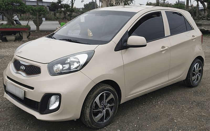 Kia Morning đời 2015 sở hữu hốc gió trước mở rộng và dài đèn LED ban ngày