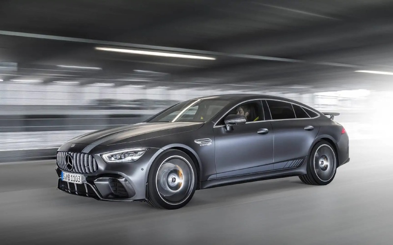 Mercedes AMG GT có thân xe được trang bị gói khí động học AMG Aerodynamics