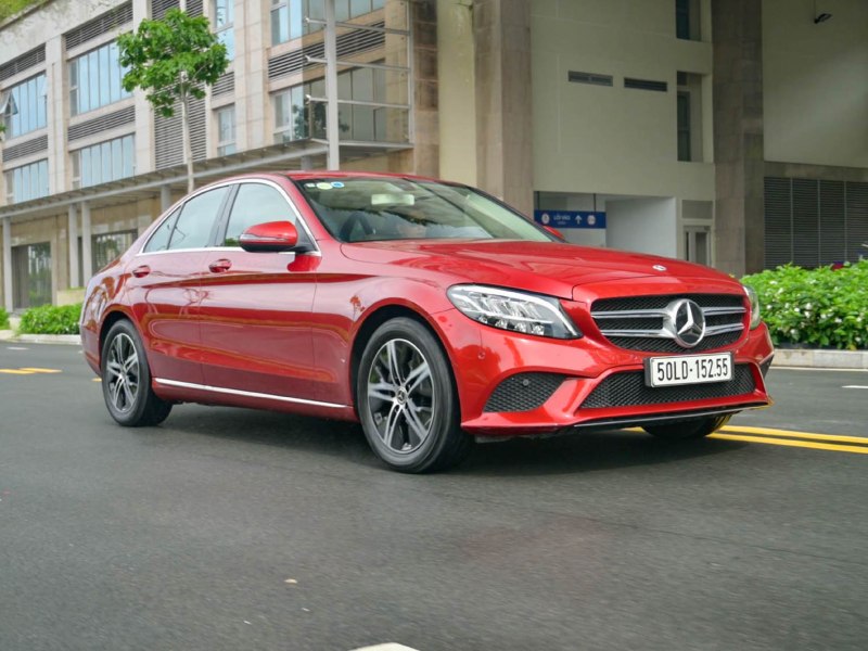 Đầu xe Mercedes cực cuốn hút với lưới tản nhiệt lớn 