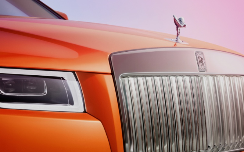 Rolls-Royce Ghost 2024 vẫn giữ nguyên thiết kế phần đầu xe đặc trưng từ phiên bản trước