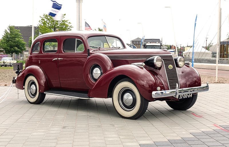 Studebaker President 1937 là mẫu xe đầu tiên ứng dụng HSA