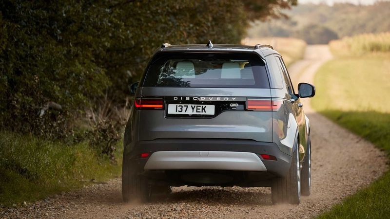 Đuôi xe Land Rover Discovery 2021 được cách điệu chiều ngang
