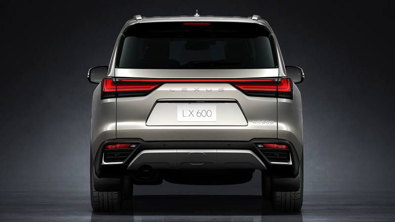 Logo chữ L đặc chưng được thay thế bằng tên “LEXUS” trên Lexus LX600 2022 