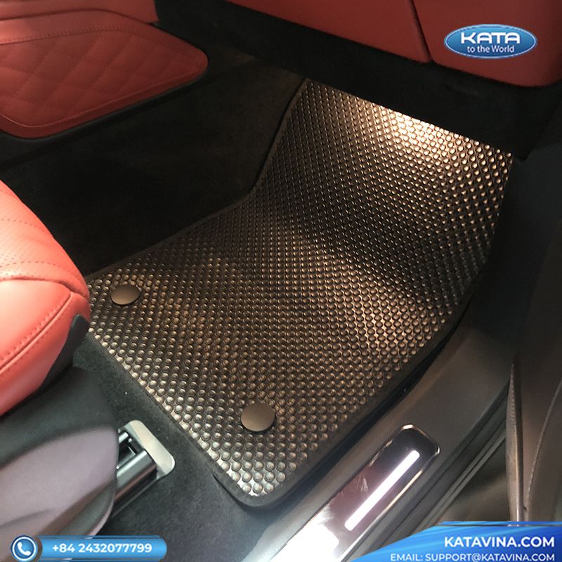Lót sàn xe hơi Mercedes AMG SL 2022 của KATA được làm từ PVC nguyên sinh