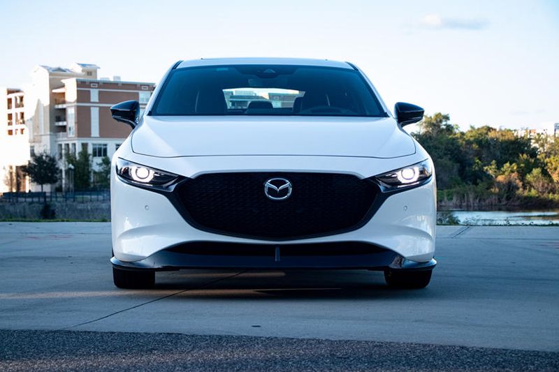Đầu xe Mazda 3 2021 thon gọn và trang nhã