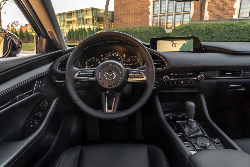 Mazda 3 2021 sở hữu hàng loạt tiện ích trong khoang lái