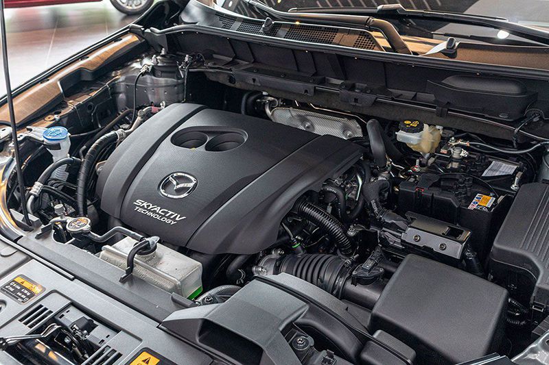 Động cơ Mazda CX8 2021 được đánh giá cao nhờ vận hành êm ái
