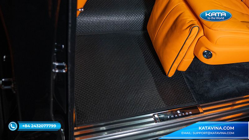 Thảm lót sàn chống trầy xước và tăng thẩm mỹ cho xe Rolls Royce Phantom 2022