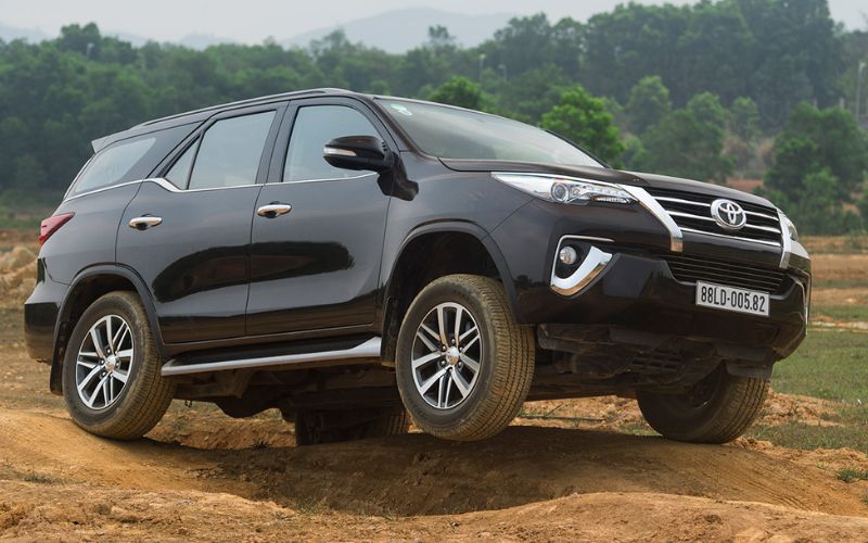 Fortuner 2017 có ngoại thất được thay đổi, nâng cấp toàn diện 