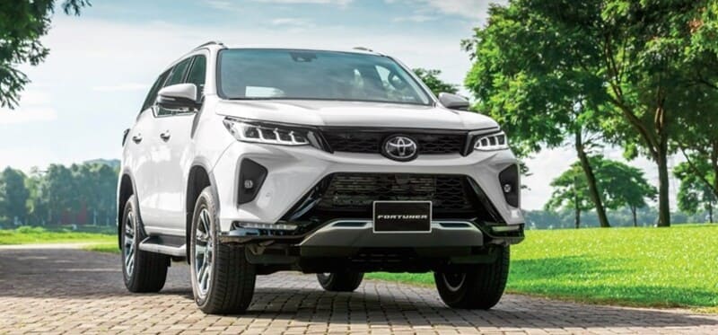 Cận cảnh chiếc xe Toyota 7 chỗ lăn bánh tại Việt Nam