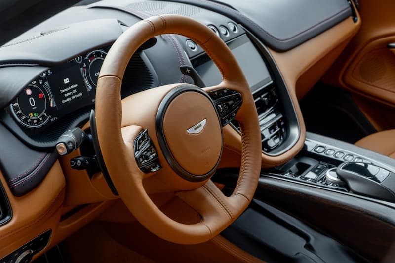 Đánh Giá Aston Martin DBX 2021