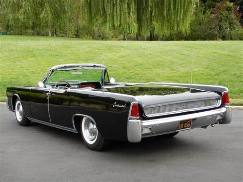 Xe ô tô cổ Lincoln Continental 1961