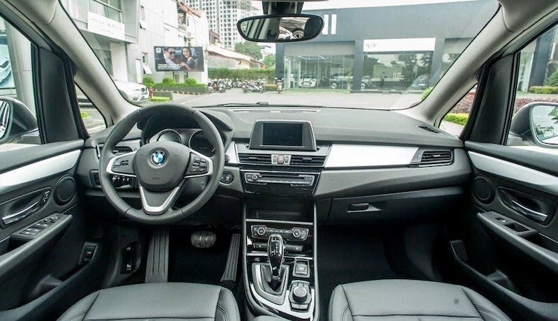 BMW 218i Gran Tourer 2021 - nội thất rộng rãi, tiện nghi