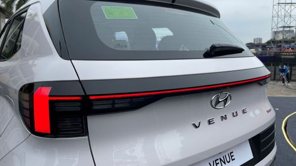 Hyundai Venue 2024 đuôi xe