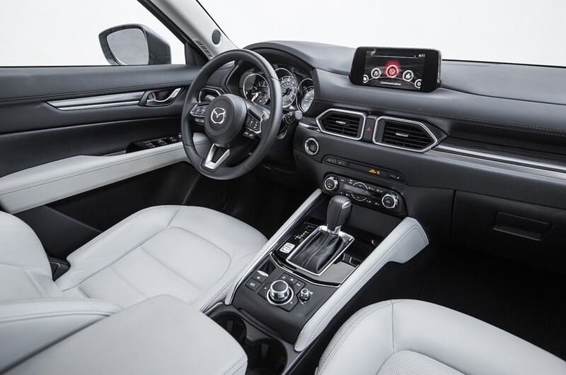 Mazda CX-5 sở hữu nhiều tiên nghi hiện đại, nội thất thông minh
