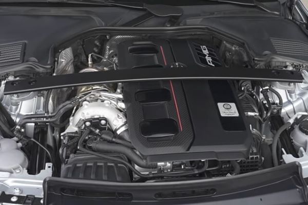 Mercedes-AMG C 63 S E Performance sở hữu động cơ mạnh mẽ