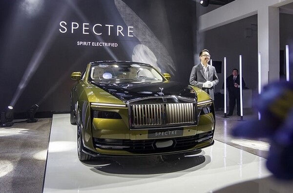 Rolls-Royce spectre trình diện