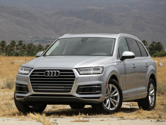  Audi Q7 là mẫu xe cuốn hút và mạnh mẽ