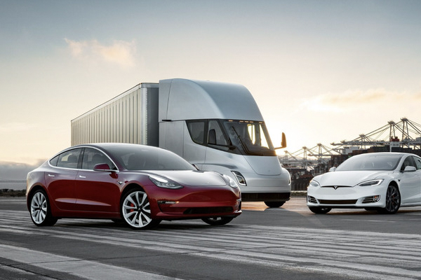 Tesla mang đến một trải nghiệm xe điện với thiết kế hiện đại và khả năng vận hành tốt