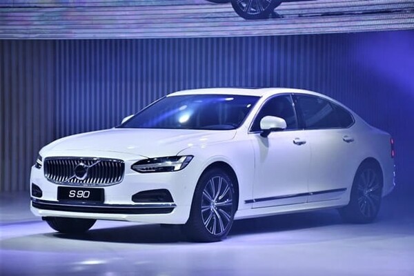 Volvo S90 mang lại trải nghiệm lái xe an toàn và tiện lợi