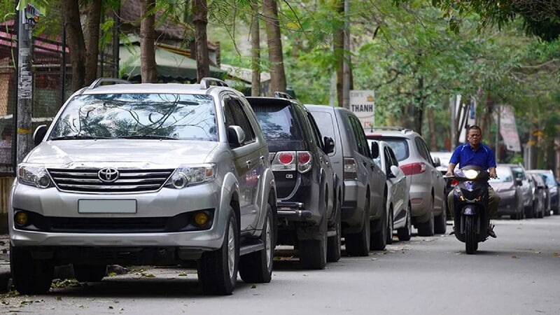 Muốn lưu thông xe cơ giới trên đường bắt buộc phải tuân thủ luật giao thông đường bộ