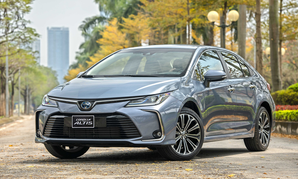 Toyota Corolla Altis 2022 có giá bán trên thị trường từ 700 triệu đồng