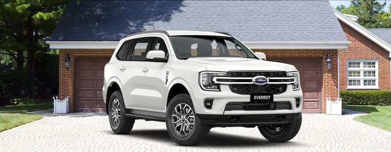 Đầu tiên là phiên bản tiêu chuẩn Ford Everest Ambiente