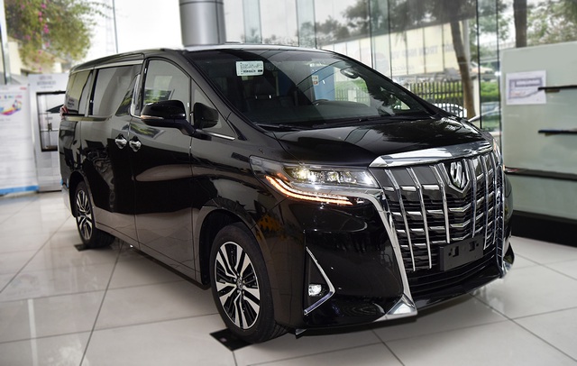 toyota-trieu-hoi-loat-xe-Alphard-tai-viet-nam-de-khac-phuc-loi