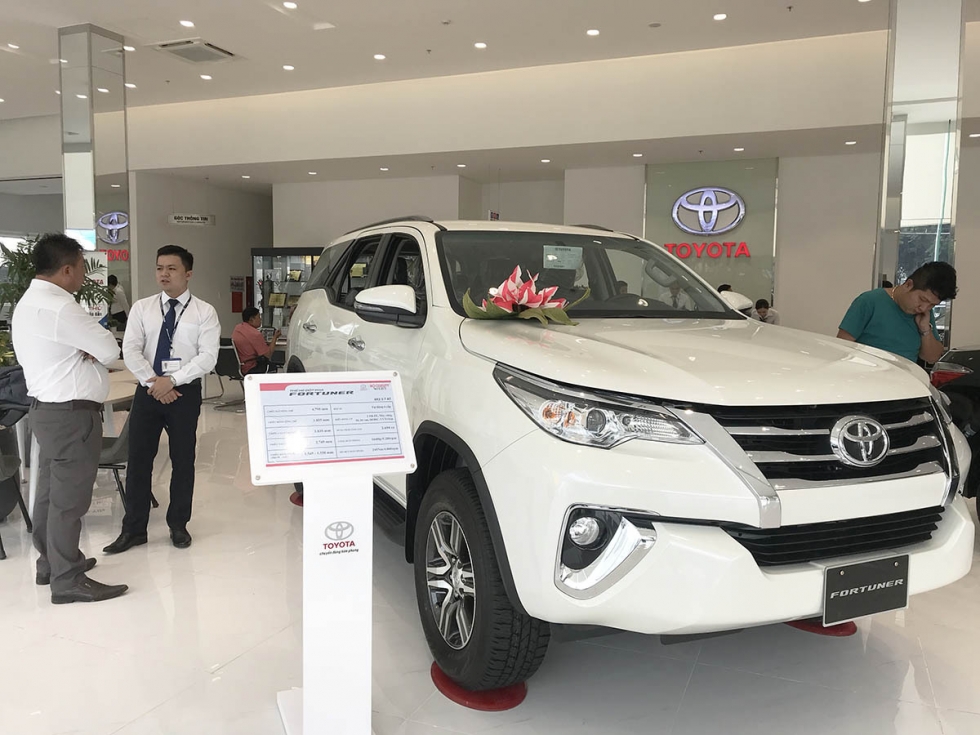 Ôtô đua nhau giảm giá hàng trăm triệu đồng