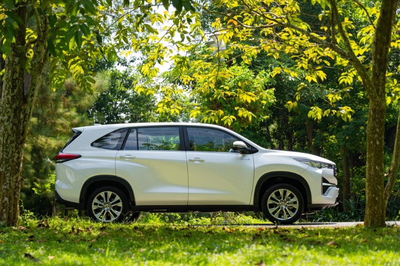 Ô tô chở người trên 8 chỗ