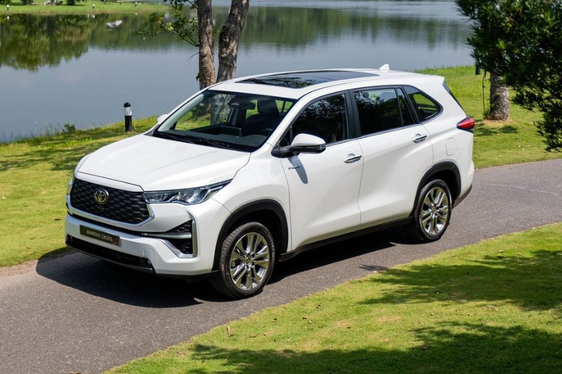 Toyota Innova Cross HEV 